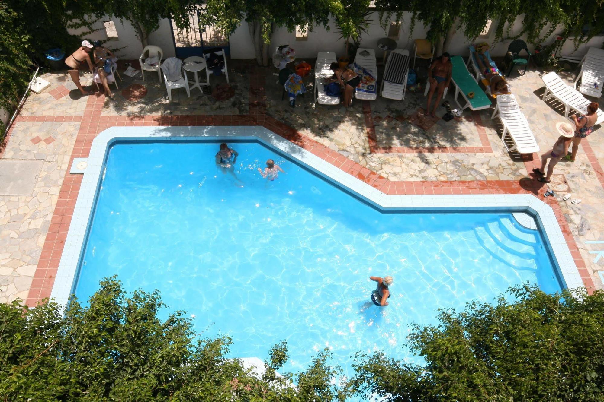 Hotel Iro Херсонисос Екстериор снимка